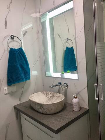 Фото номера Апартаменты с балконом Апартаменты Luxury Emerald Apartments г. Ирпень 14